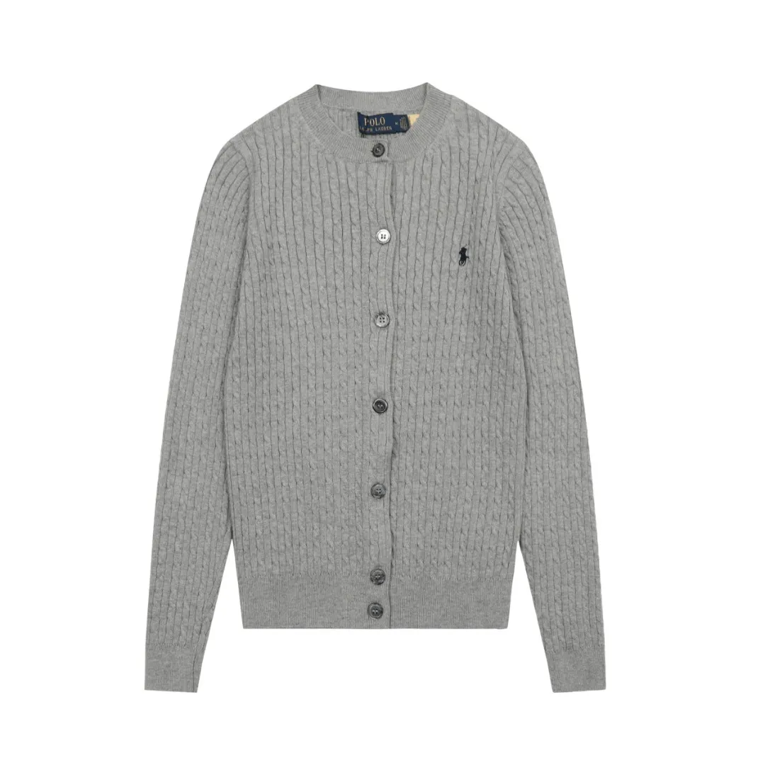 🅿️210 "Top quality" Style number: DS005# (not off the shelves all year round) [Ralph Lauren round neck solid color pony embroidered logo knitted cardigan long sleeves] ✅Ralph Lauren classic basic versatile twist knitted cardigan long sleeves ✅Main supplier platform live broadcast Wholesale entities Replenish when out of stock Not off the shelves ✅ZP quality 1:1 version Scan the code to enter the GF website Counter quality ✅Details and quality are the only one in Guangzhou. Imported quality cotton yarn, focusing on high-end, cost-effective, good quality needless to say. ✅The same style as Zhao Lusi is really amazing, so sweet, so beautiful. This cardigan is really good-looking. Rose red and white label Big red and blue label